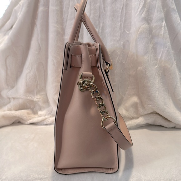 Micheal Kors Hamilton Large Saffiano tote - color in Ballet w/ gold hardware - Picture 4 of 14